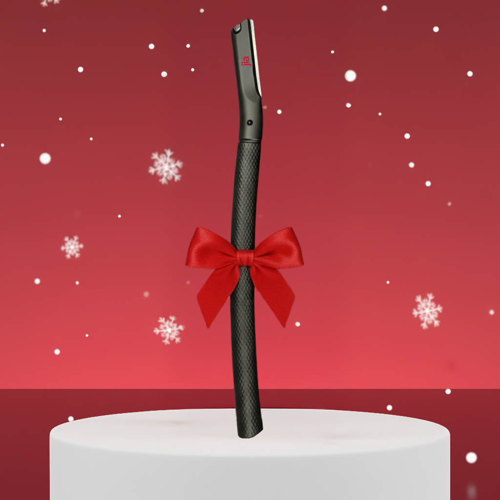 Dermaplaning Facial Metal Razor With 20 Refill Blades in Black Sapphire