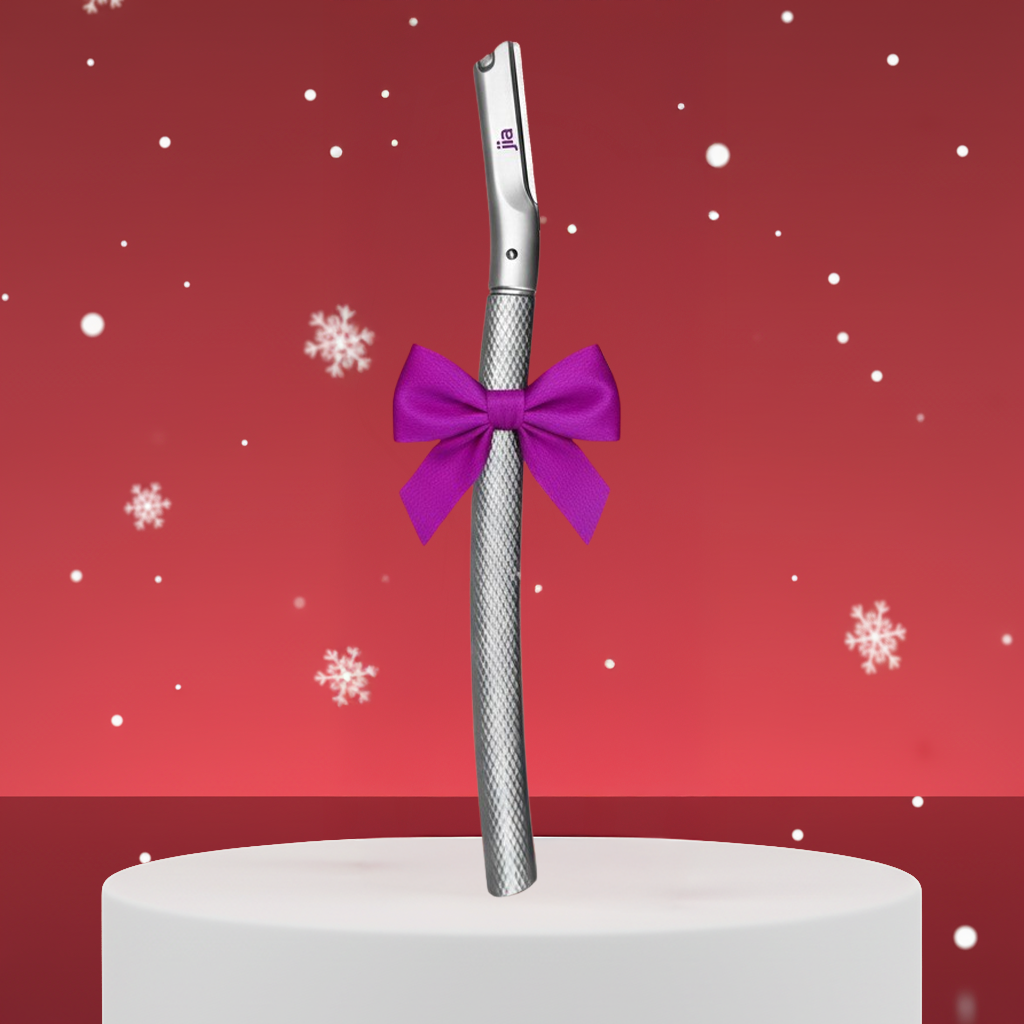 Dermaplaning Facial Metal Razor With 20 Refill Blades in Sleek Silver